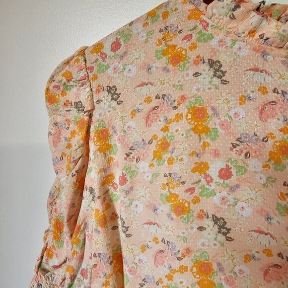 EUC LOFT DAINTY FLORAL MOCK NECK RUFFLED HALF SLEEVES TOP SIZE M - Picture 8 of 15